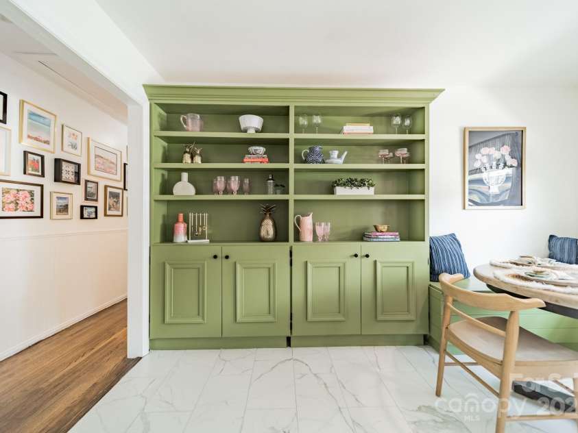 4123 Tamerlane Drive, Charlotte, NC 28205.  MLS# CAR4289554, YatesRealty ID 33510. 