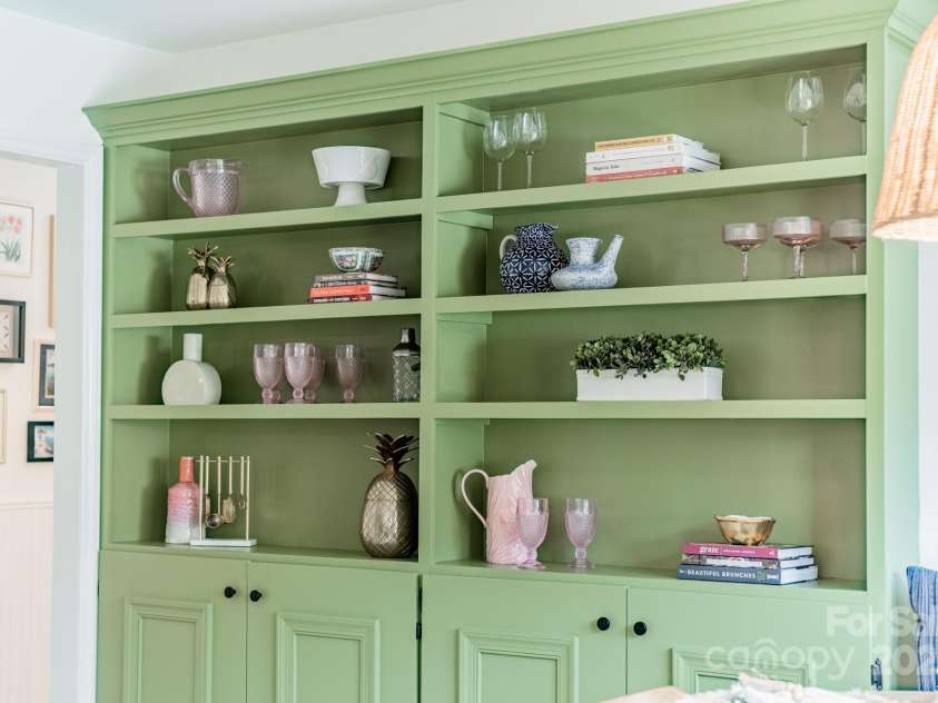 4123 Tamerlane Drive, Charlotte, NC 28205.  MLS# CAR4289554, YatesRealty ID 33510. 