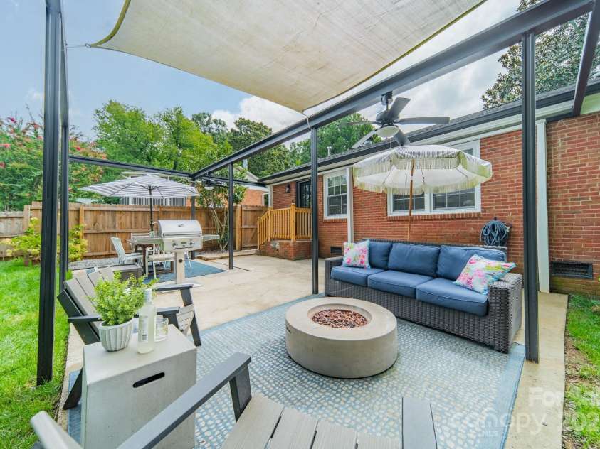 4123 Tamerlane Drive, Charlotte, NC 28205.  MLS# CAR4289554, YatesRealty ID 33510. 