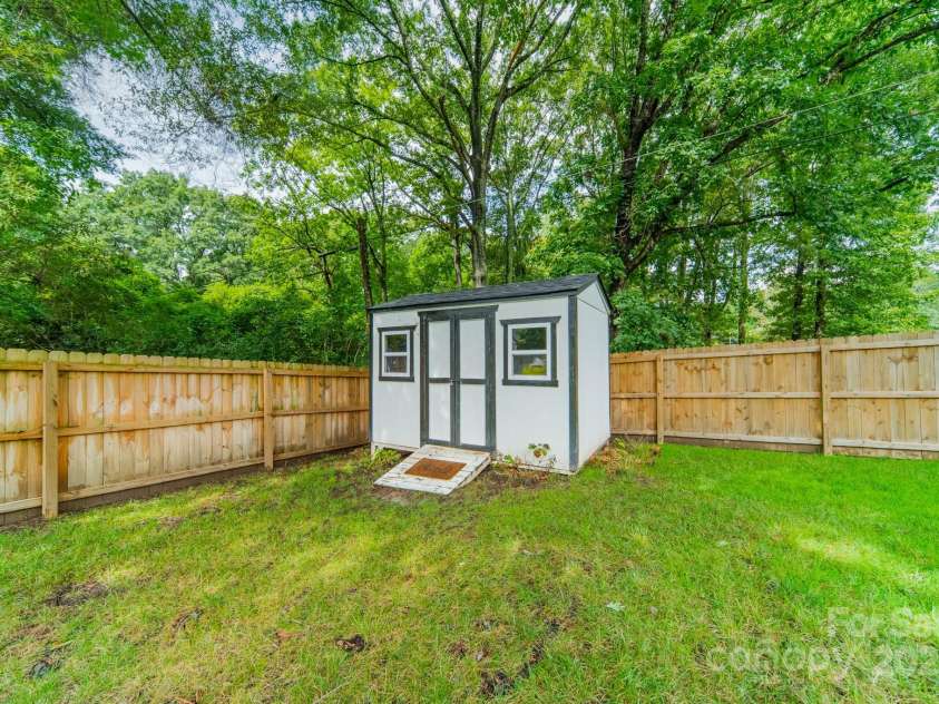 4123 Tamerlane Drive, Charlotte, NC 28205.  MLS# CAR4289554, YatesRealty ID 33510. 