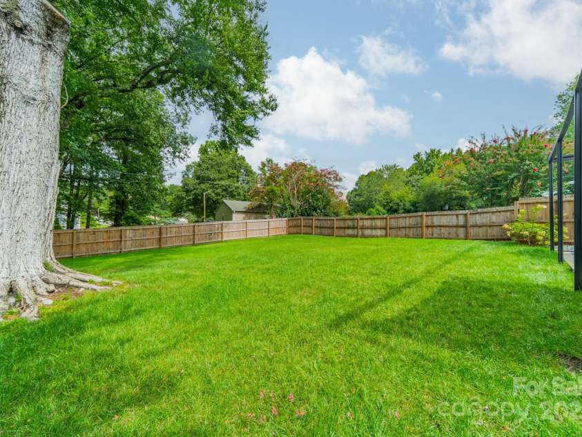 4123 Tamerlane Drive, Charlotte, NC 28205.  MLS# CAR4289554, YatesRealty ID 33510. 