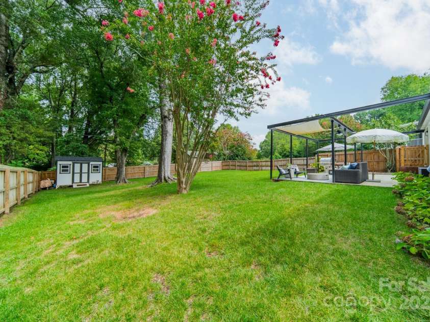 4123 Tamerlane Drive, Charlotte, NC 28205.  MLS# CAR4289554, YatesRealty ID 33510. 