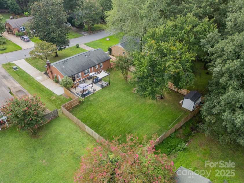 4123 Tamerlane Drive, Charlotte, NC 28205.  MLS# CAR4289554, YatesRealty ID 33510. 