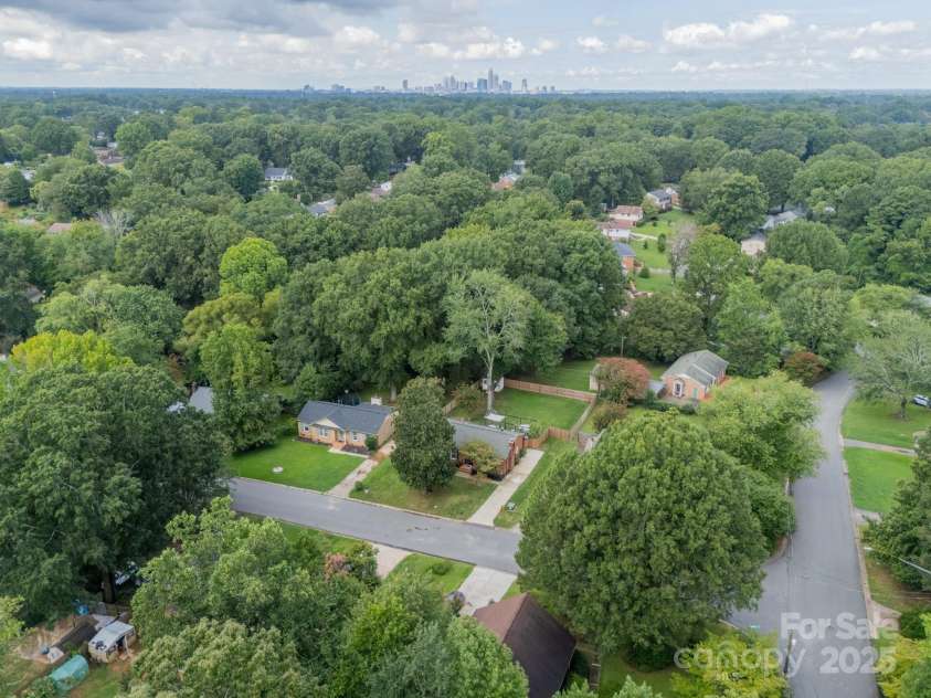 4123 Tamerlane Drive, Charlotte, NC 28205.  MLS# CAR4289554, YatesRealty ID 33510. 