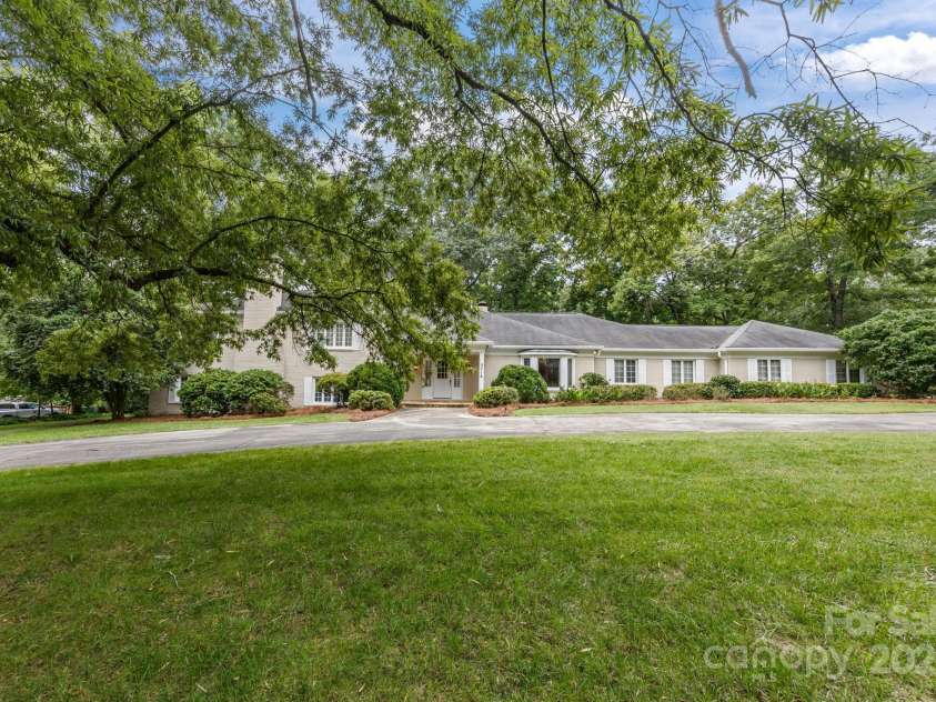5718 Bentway Drive, Charlotte, NC 28226.  MLS# CAR4293814, YatesRealty ID 33511. 