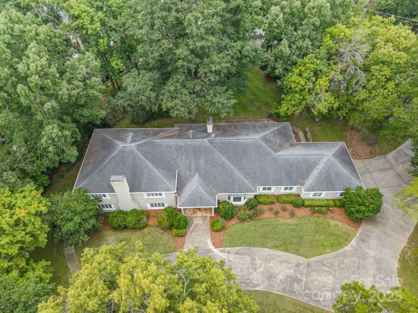 5718 Bentway Drive, Charlotte, NC 28226.  MLS# CAR4293814, YatesRealty ID 33511. 