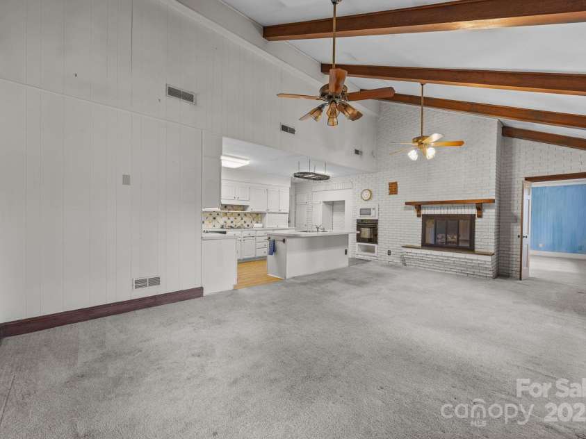 5718 Bentway Drive, Charlotte, NC 28226.  MLS# CAR4293814, YatesRealty ID 33511. 