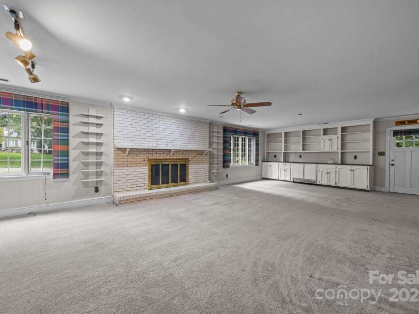 5718 Bentway Drive, Charlotte, NC 28226.  MLS# CAR4293814, YatesRealty ID 33511. 