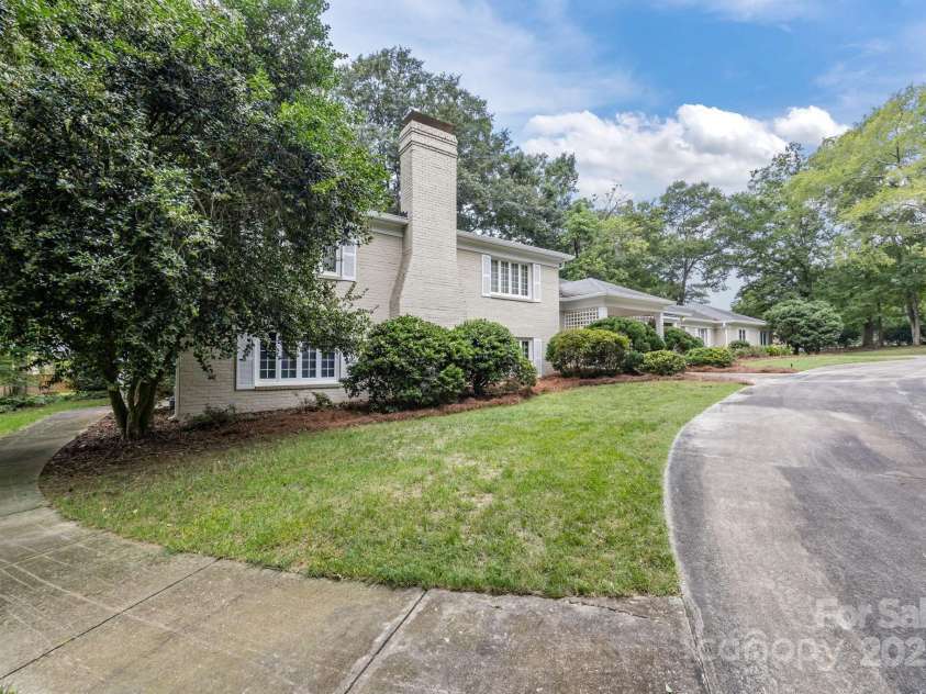 5718 Bentway Drive, Charlotte, NC 28226.  MLS# CAR4293814, YatesRealty ID 33511. 