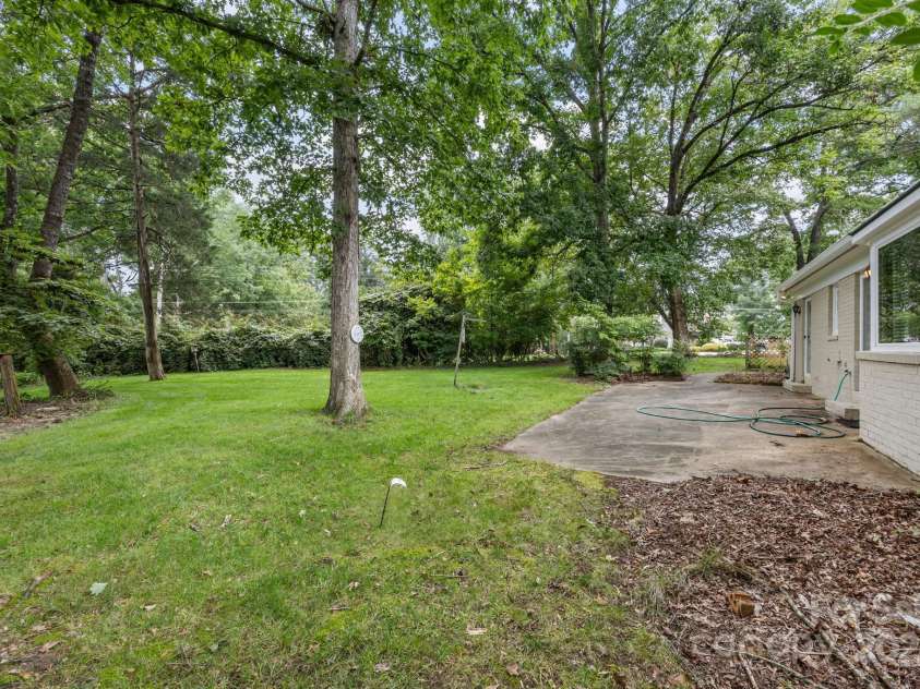 5718 Bentway Drive, Charlotte, NC 28226.  MLS# CAR4293814, YatesRealty ID 33511. 