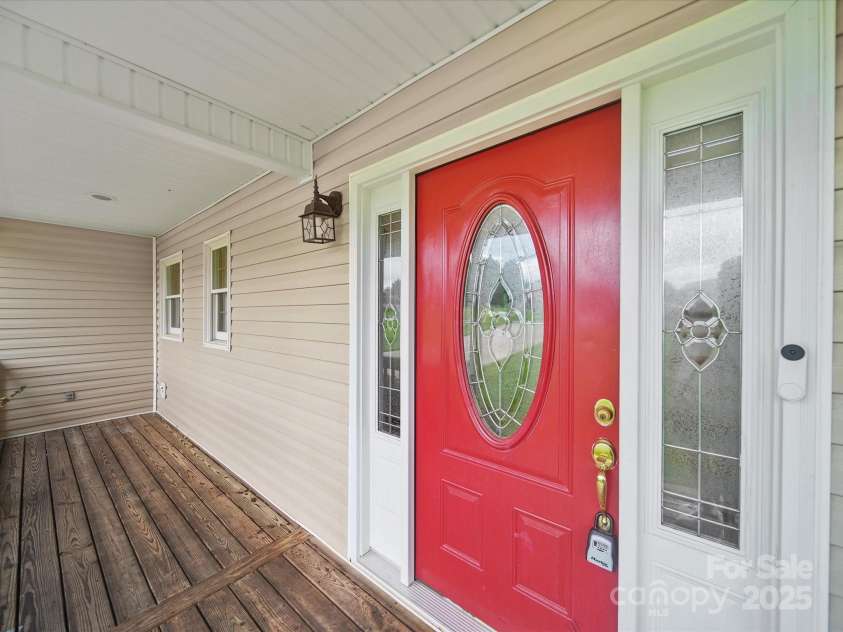 2360 Hounds Way, Hickory, NC 28601.  MLS# CAR4292034, YatesRealty ID 33512. 