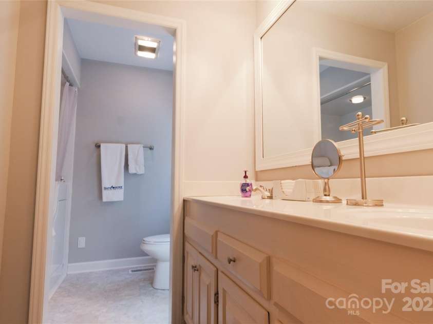 123 Gold Run Court, Kings Mountain, NC 28086.  MLS# CAR4271482, YatesRealty ID 33513. 