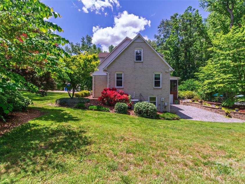 123 Gold Run Court, Kings Mountain, NC 28086.  MLS# CAR4271482, YatesRealty ID 33513. 