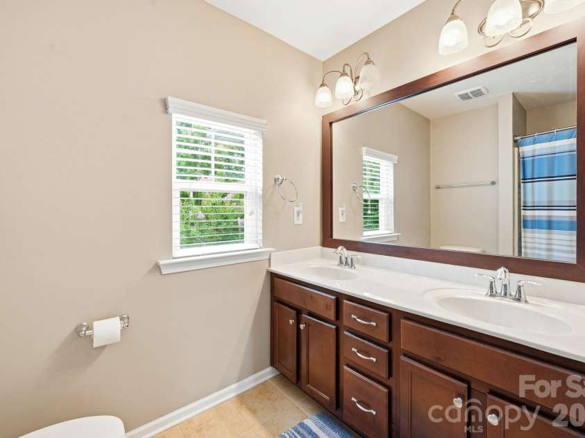 1855 Shadow Lawn Court, Fort Mill, SC 29715.  MLS# CAR4395925, YatesRealty ID 33513. Secondary Full Bathroom