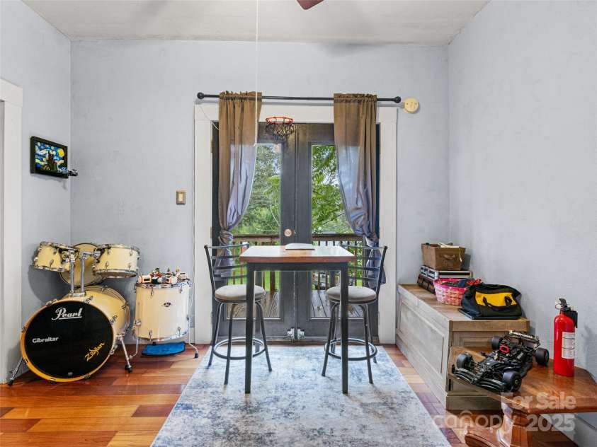 598 Summit Avenue, Spruce Pine, NC 28777.  MLS# CAR4288581, YatesRealty ID 33514. 