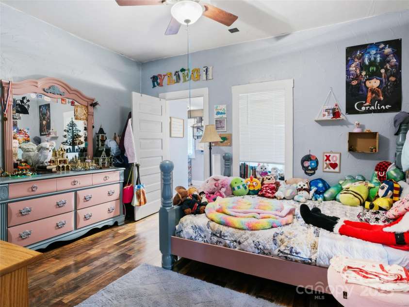 598 Summit Avenue, Spruce Pine, NC 28777.  MLS# CAR4288581, YatesRealty ID 33514. 