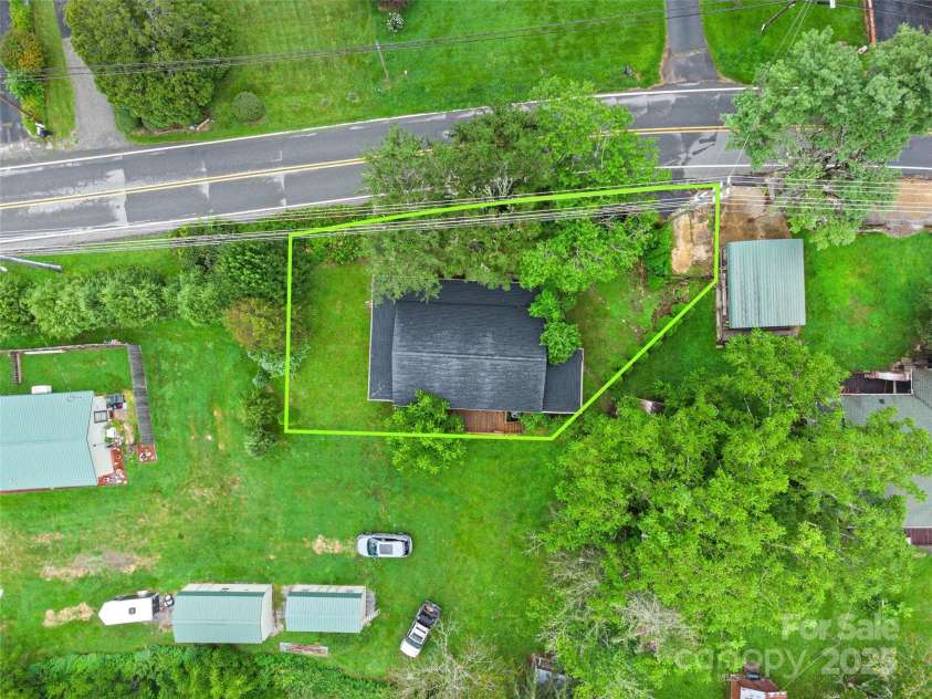 598 Summit Avenue, Spruce Pine, NC 28777.  MLS# CAR4288581, YatesRealty ID 33514. 