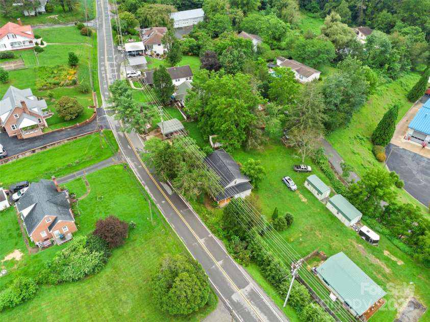 598 Summit Avenue, Spruce Pine, NC 28777.  MLS# CAR4288581, YatesRealty ID 33514. 