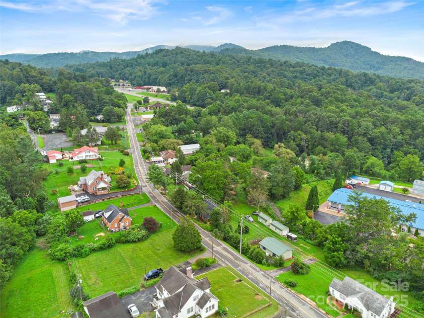 598 Summit Avenue, Spruce Pine, NC 28777.  MLS# CAR4288581, YatesRealty ID 33514. 