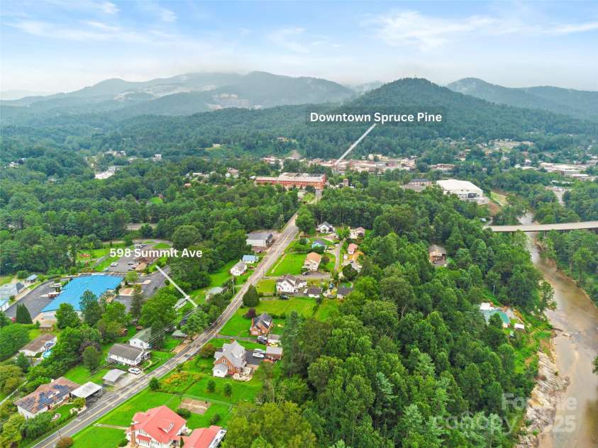 598 Summit Avenue, Spruce Pine, NC 28777.  MLS# CAR4288581, YatesRealty ID 33514. 