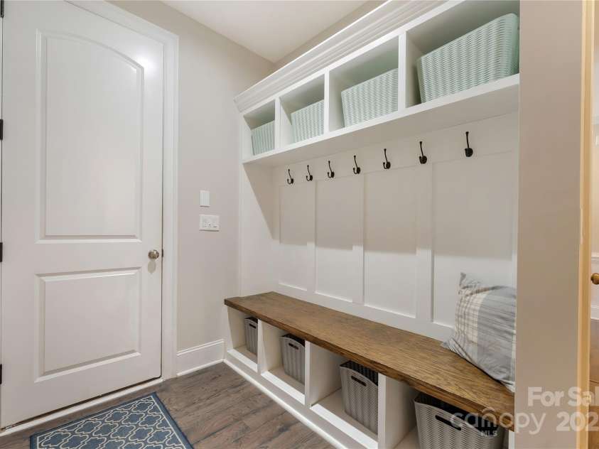 1906 Pensco Pond Court, Waxhaw, NC 28173.  MLS# CAR4266619, YatesRealty ID 33515. Drop zone off Garage