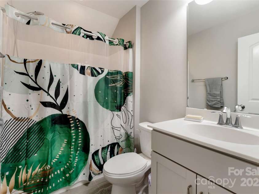 1906 Pensco Pond Court, Waxhaw, NC 28173.  MLS# CAR4266619, YatesRealty ID 33515. Full Bathroom Upstairs