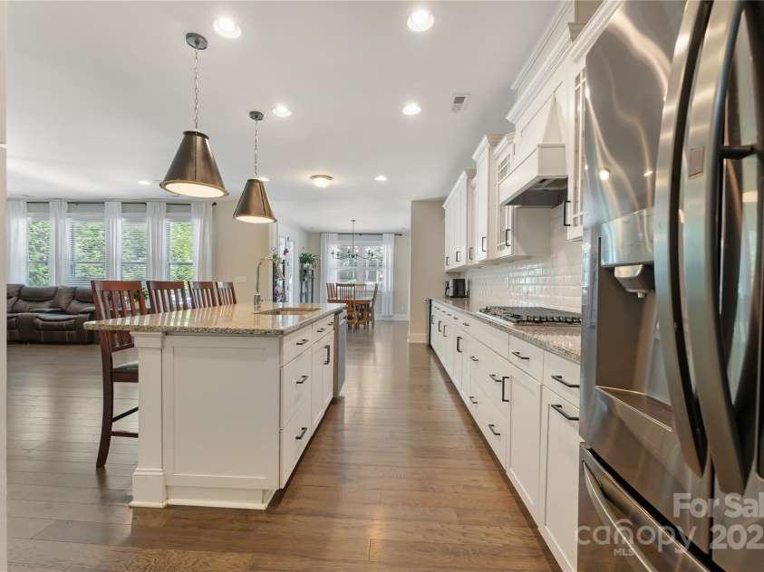 1906 Pensco Pond Court, Waxhaw, NC 28173.  MLS# CAR4266619, YatesRealty ID 33515. Gourmet Kitchen