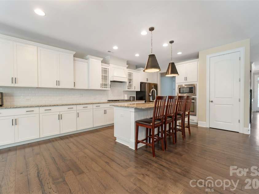 1906 Pensco Pond Court, Waxhaw, NC 28173.  MLS# CAR4266619, YatesRealty ID 33515. Kitchen island with seating