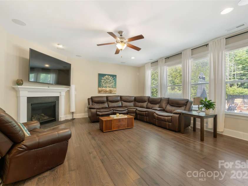 1906 Pensco Pond Court, Waxhaw, NC 28173.  MLS# CAR4266619, YatesRealty ID 33515. Living Room with Gas log fireplace