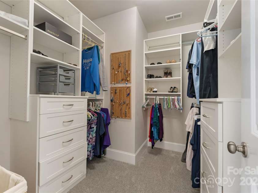 1906 Pensco Pond Court, Waxhaw, NC 28173.  MLS# CAR4266619, YatesRealty ID 33515. Primary Closet