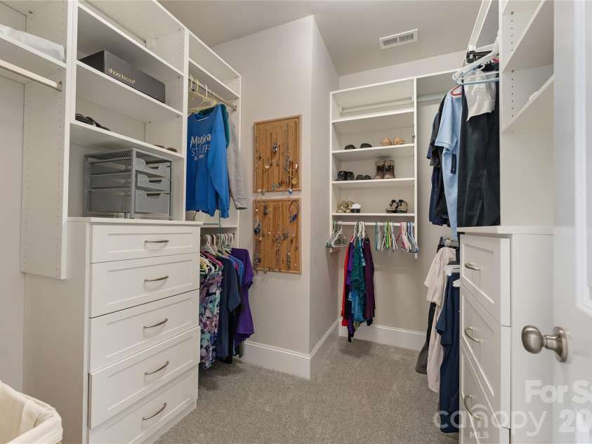 1906 Pensco Pond Court, Waxhaw, NC 28173.  MLS# CAR4266619, YatesRealty ID 33515. Primary Closet