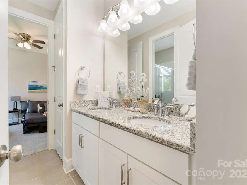 1906 Pensco Pond Court, Waxhaw, NC 28173.  MLS# CAR4266619, YatesRealty ID 33515. Shared bathroom between bedroom 2 and 3 downstairs