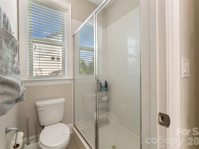 1906 Pensco Pond Court, Waxhaw, NC 28173.  MLS# CAR4266619, YatesRealty ID 33515. Shared bathroom between bedroom 2 and 3 downstairs