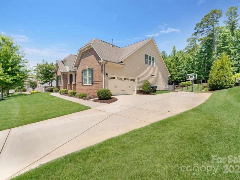 1906 Pensco Pond Court, Waxhaw, NC 28173.  MLS# CAR4266619, YatesRealty ID 33515. Side Load 2 car garage