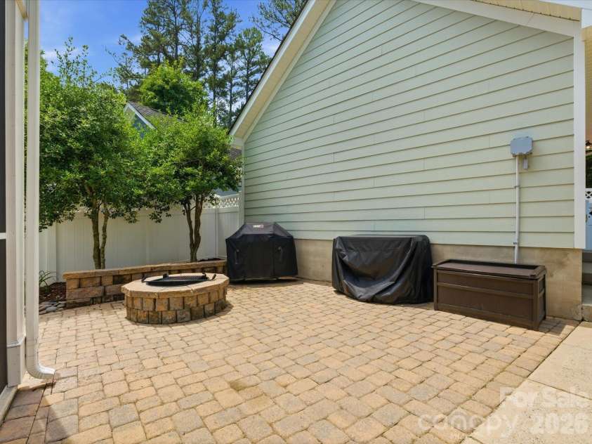 108 Helton Lane, Fort Mill, SC 29708.  MLS# CAR4389292, YatesRealty ID 33516. Built in fire place