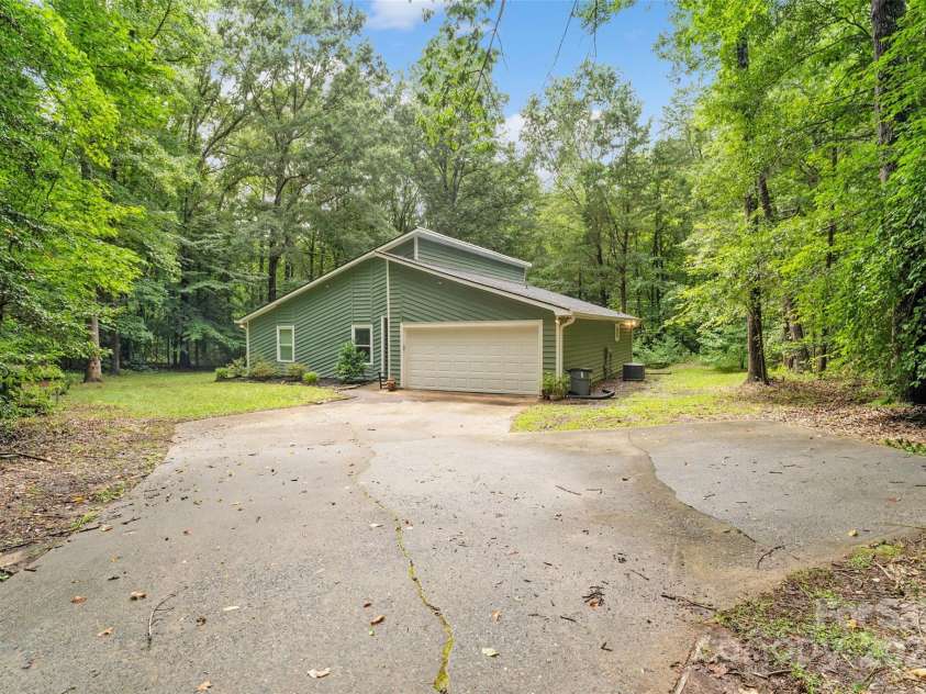 179 Paraham Road, Clover, SC 29710.  MLS# CAR4288814, YatesRealty ID 33516. 
