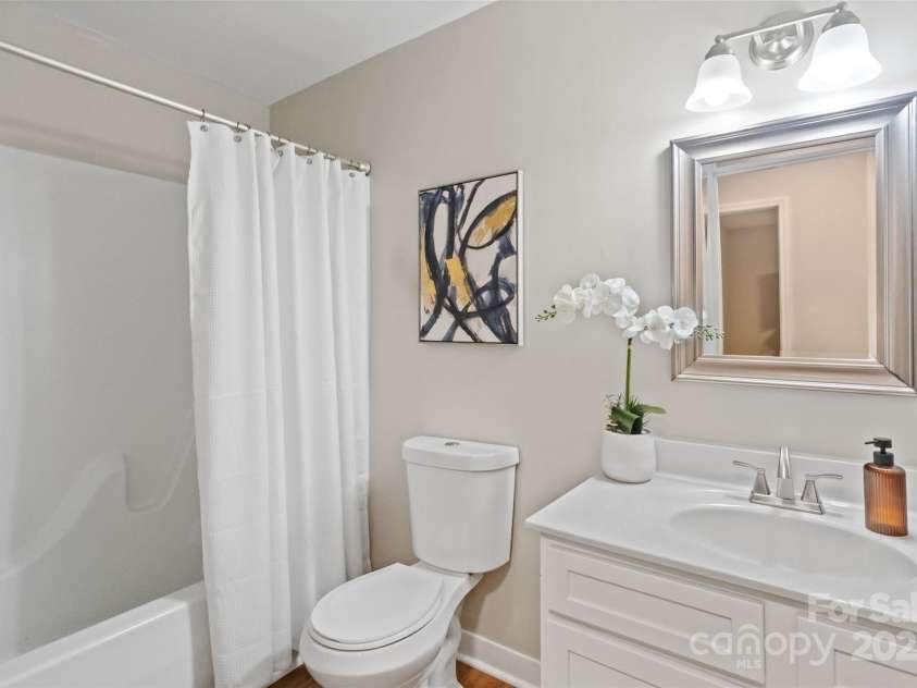 179 Paraham Road, Clover, SC 29710.  MLS# CAR4288814, YatesRealty ID 33516. Bathroom #2