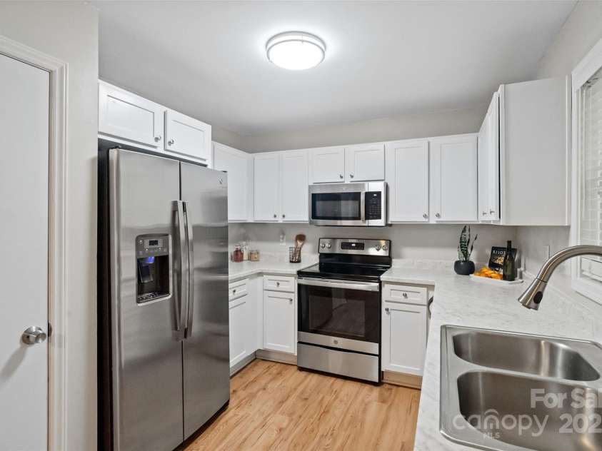 179 Paraham Road, Clover, SC 29710.  MLS# CAR4288814, YatesRealty ID 33516. Kitchen