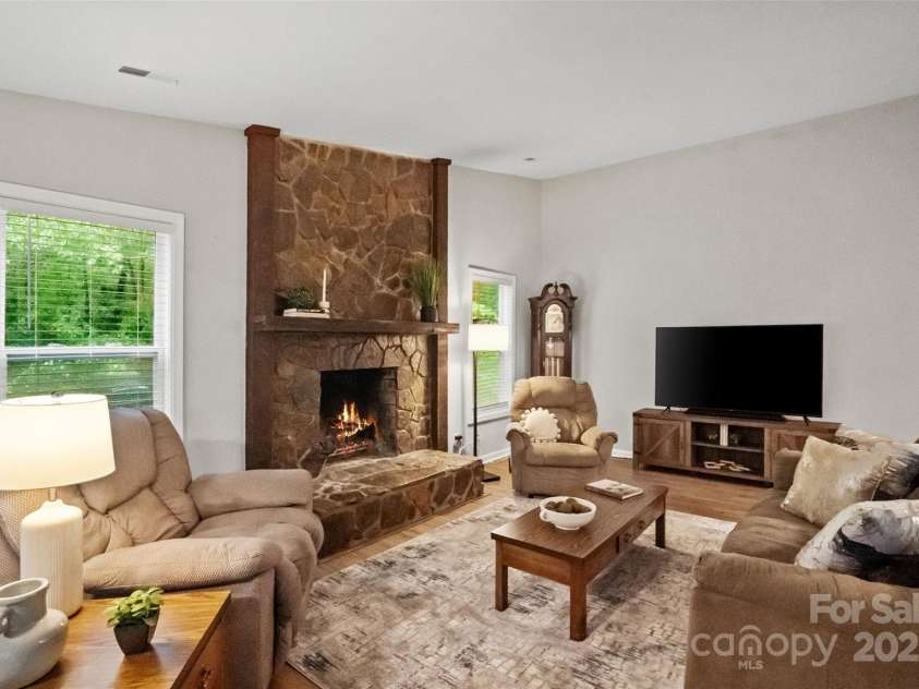 179 Paraham Road, Clover, SC 29710.  MLS# CAR4288814, YatesRealty ID 33516. Living Room