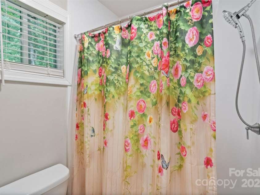 179 Paraham Road, Clover, SC 29710.  MLS# CAR4288814, YatesRealty ID 33516. Primary Bathroom