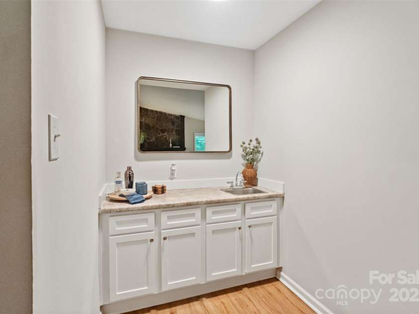 179 Paraham Road, Clover, SC 29710.  MLS# CAR4288814, YatesRealty ID 33516. Wet Bar