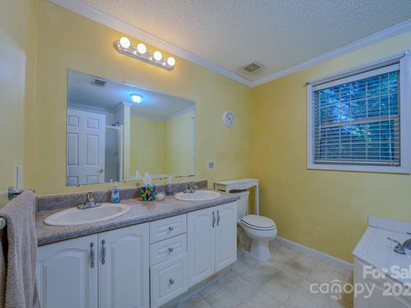 2606 Bear Creek Road, Marshall, NC 28753.  MLS# CAR4287238, YatesRealty ID 33517. En-Suite Bathroom with Double Vanity, Garden Tub, and Shower