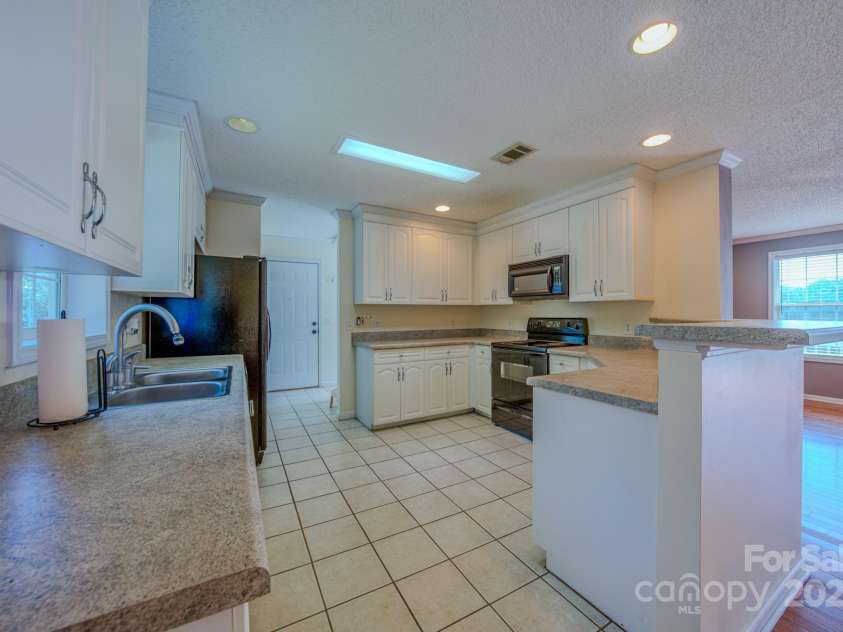 2606 Bear Creek Road, Marshall, NC 28753.  MLS# CAR4287238, YatesRealty ID 33517. Kitchen with Breakfast Bar