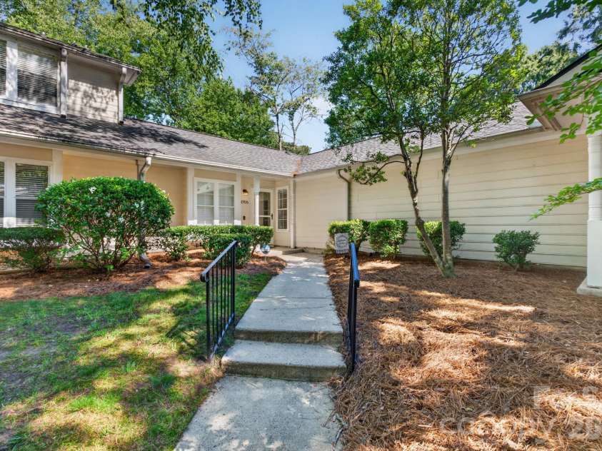2705 Tiergarten Lane, Charlotte, NC 28210.  MLS# CAR4389849, YatesRealty ID 33517. 