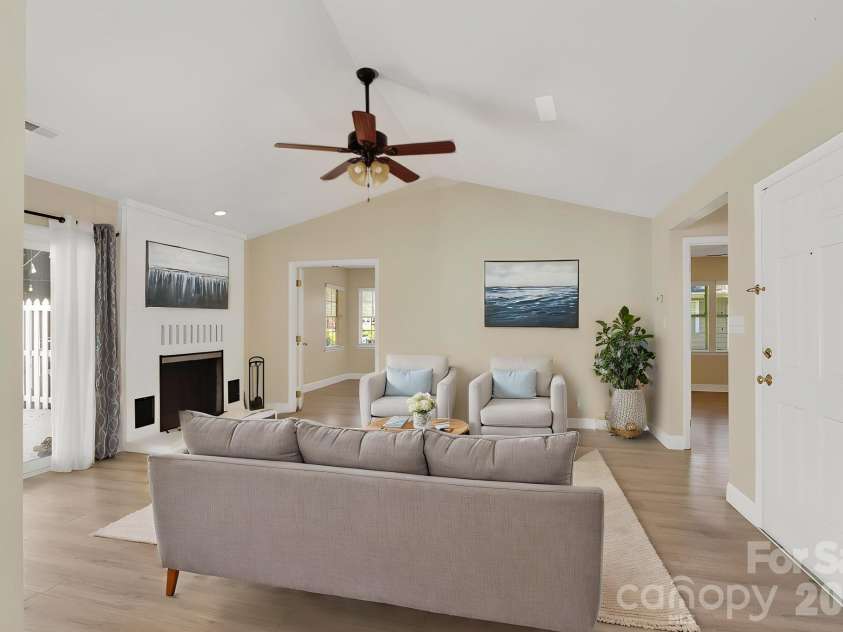 2705 Tiergarten Lane, Charlotte, NC 28210.  MLS# CAR4389849, YatesRealty ID 33517. 