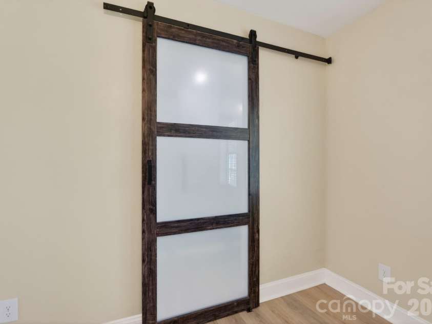 2705 Tiergarten Lane, Charlotte, NC 28210.  MLS# CAR4389849, YatesRealty ID 33517. 