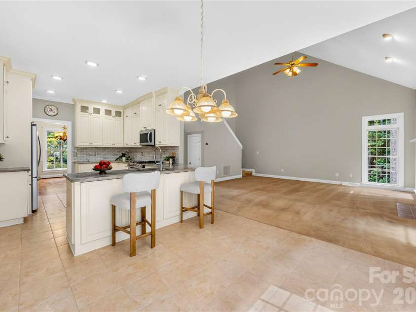 121 Morrows Ridge Lane, Mooresville, NC 28117.  MLS# CAR4381305, YatesRealty ID 33518. 