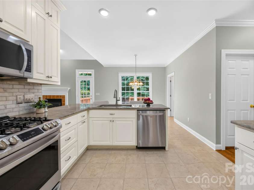121 Morrows Ridge Lane, Mooresville, NC 28117.  MLS# CAR4381305, YatesRealty ID 33518. 
