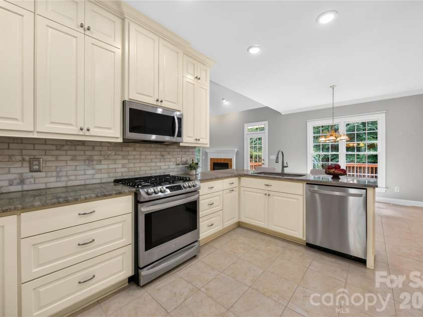121 Morrows Ridge Lane, Mooresville, NC 28117.  MLS# CAR4381305, YatesRealty ID 33518. 