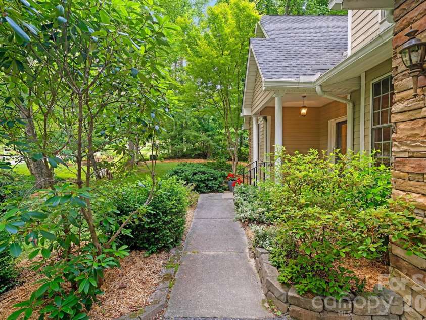 36 Poplar Creek Drive, Asheville, NC 28805.  MLS# CAR4394162, YatesRealty ID 33519. 